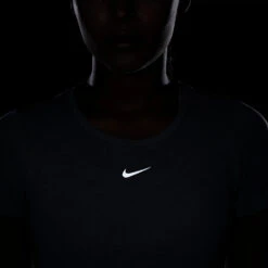 Women's Nike Dri-FIT ADV Aura Slim Short Sleeve Top -BROOKS Shop ap8psgi43f